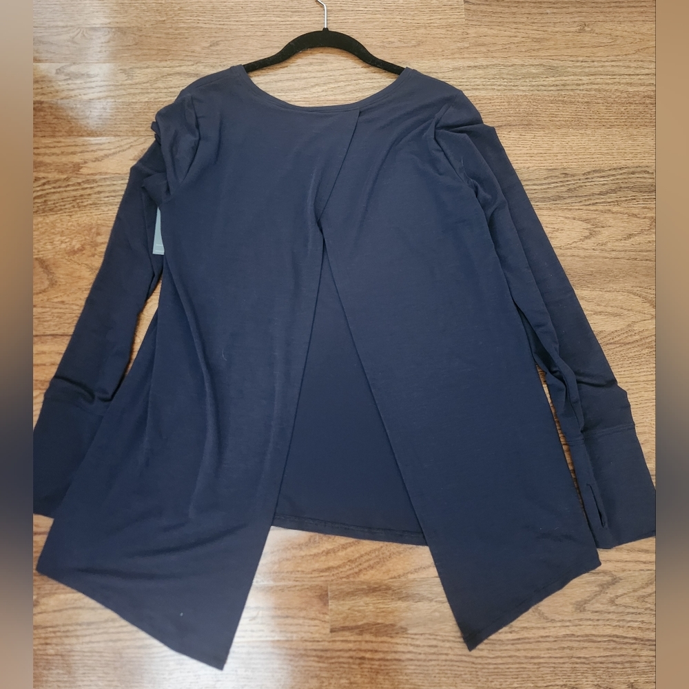 NWT GapFit, Breathe,open back, long sleeve tee - Picture 3 of 5